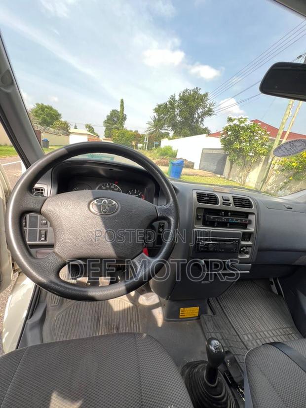 Toyota HiAce 2013 Black