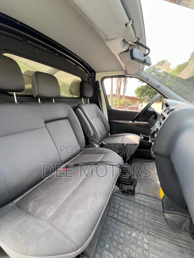 Toyota HiAce 2013 Black