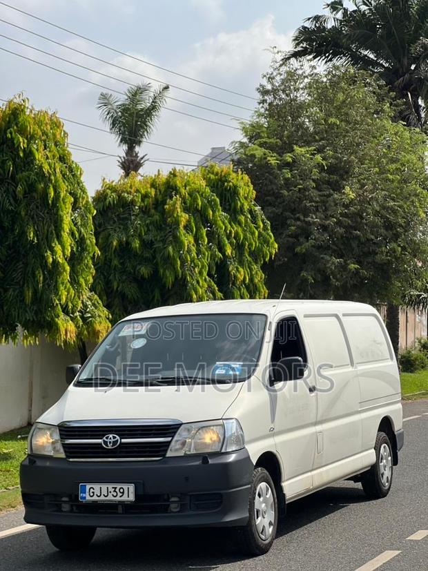 Toyota HiAce 2013 Black