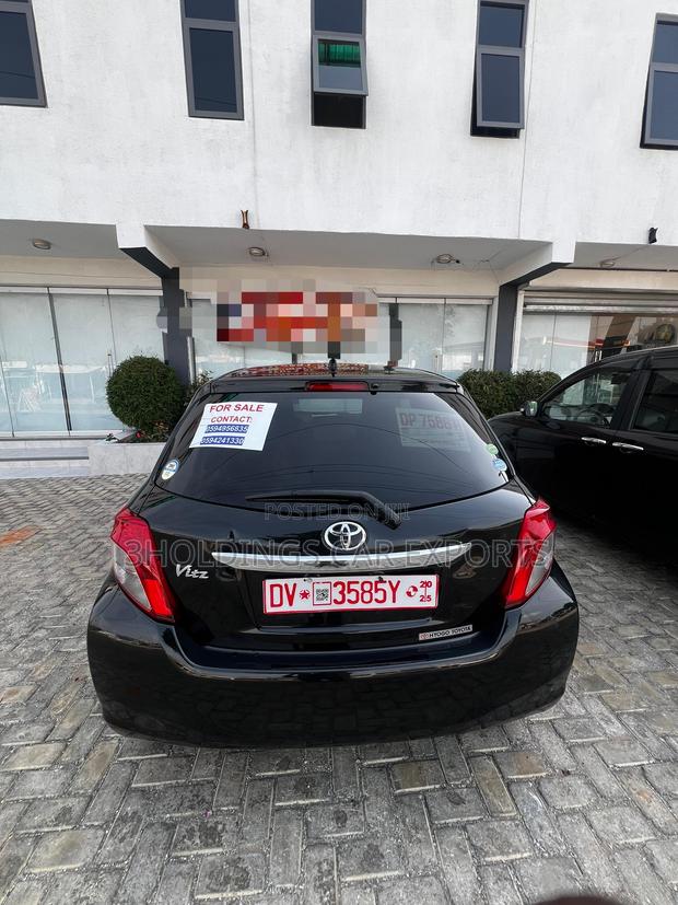 Toyota Vitz 1.3 FWD 5dr 2013 Black photo 5
