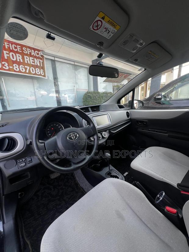 Toyota Vitz 1.3 FWD 5dr 2013 Black photo 2