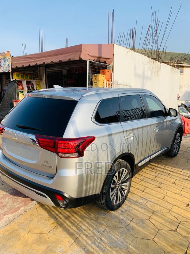 Mitsubishi Outlander SE FWD 2019 Silver