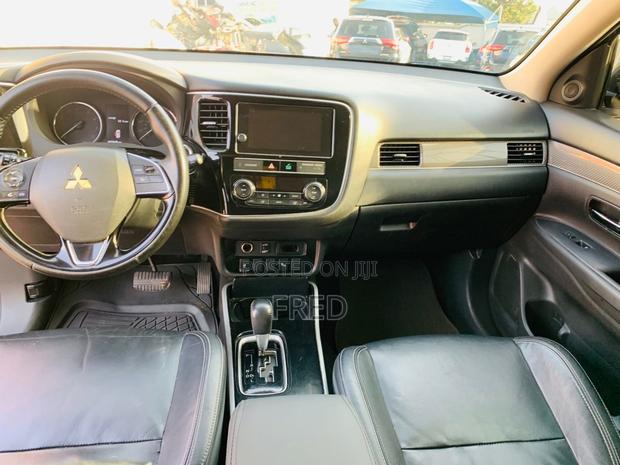 Mitsubishi Outlander SE FWD 2019 Silver