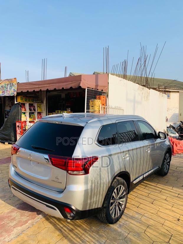 Mitsubishi Outlander SE FWD 2019 Silver