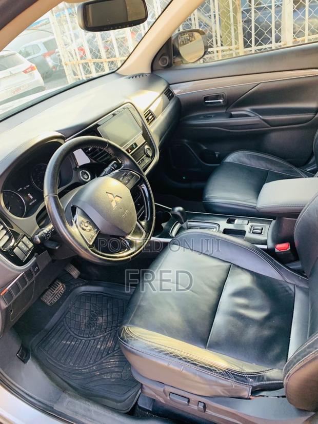 Mitsubishi Outlander SE FWD 2019 Silver