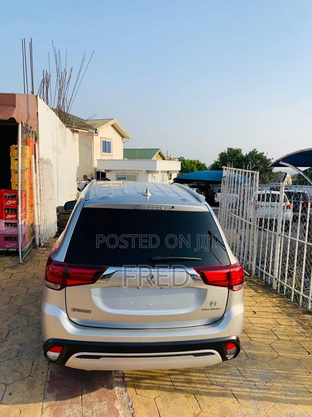 Mitsubishi Outlander SE FWD 2019 Silver