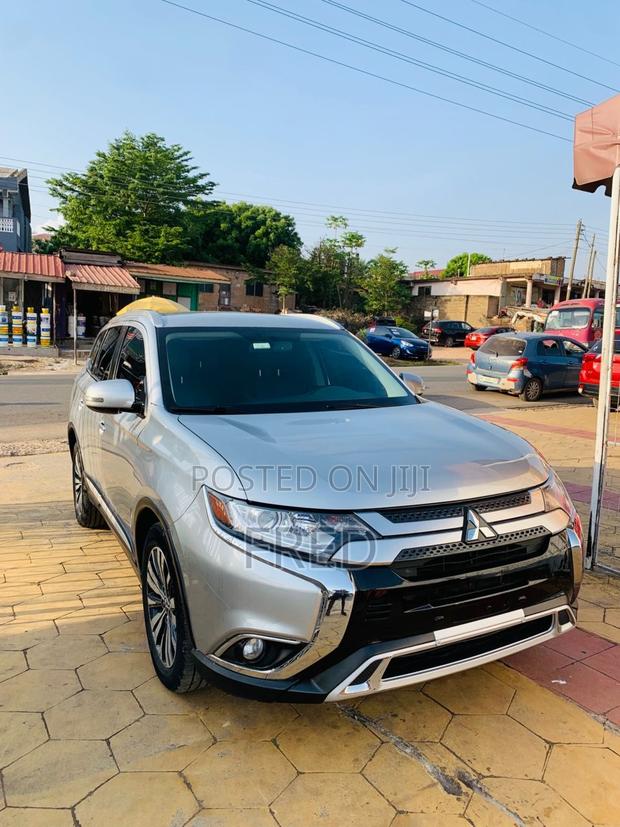 Mitsubishi Outlander SE FWD 2019 Silver