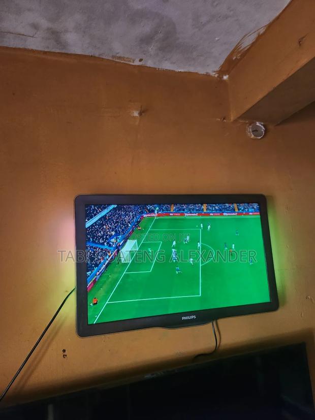 Philips 32 Inches With Ambient Light photo 2