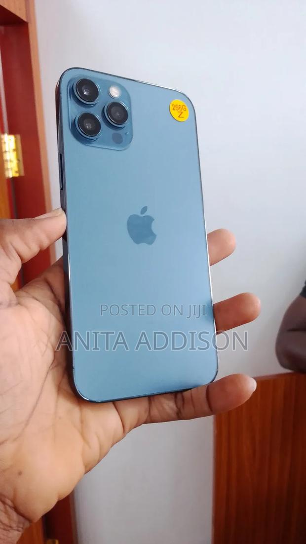 Apple iPhone 12 Pro Max 256 GB Blue · Photo 3