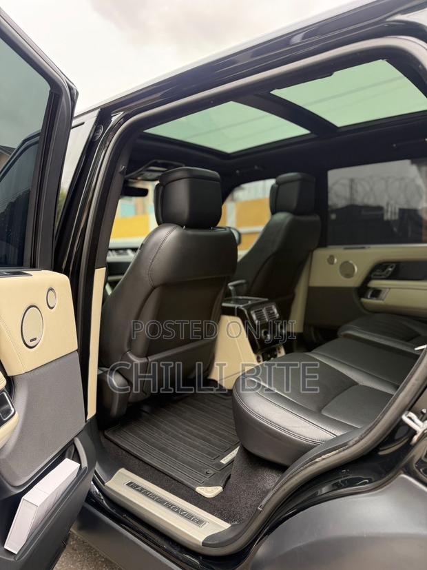 Land Rover Range Rover Vogue 2021 Black photo 5