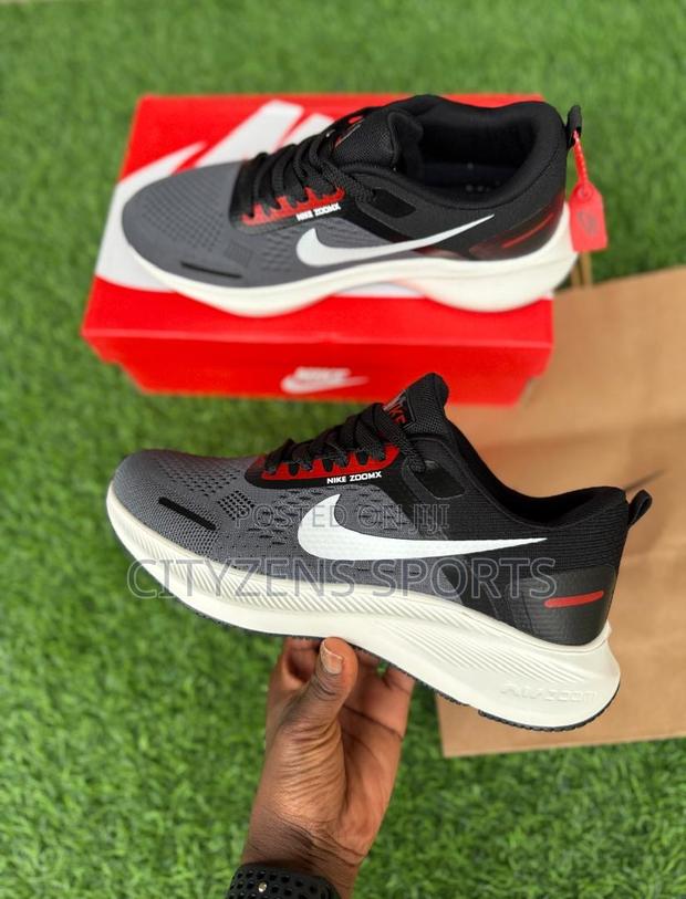 Nike Trainers · Photo 3