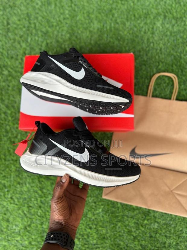 Nike Trainers · Photo 4