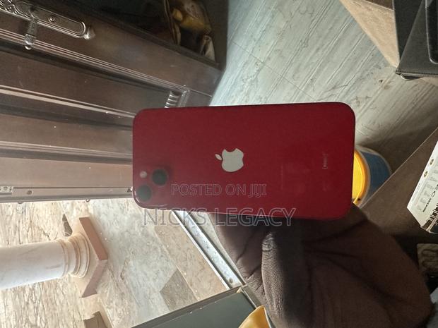 Apple iPhone 14 Plus 128 GB Red · Photo 4