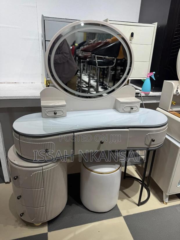 Executive Morden Dressing Mirror · Photo 4