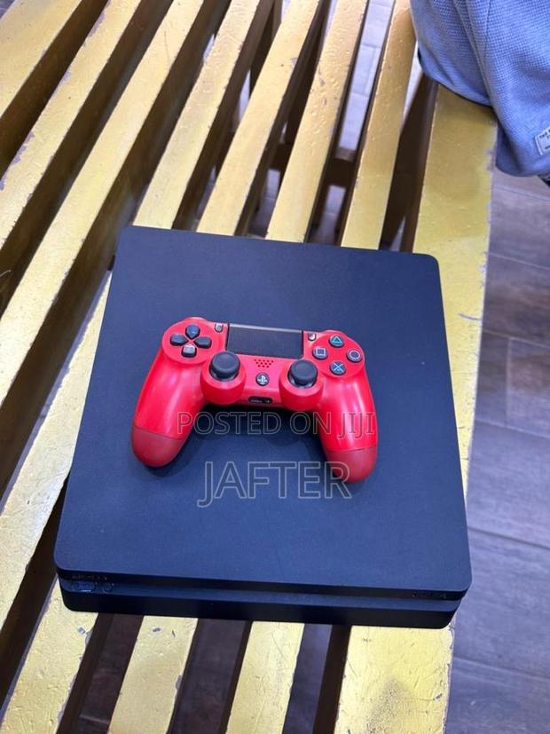 Ps4 Slim With Fc27 and Other 7 Games · Photo 2