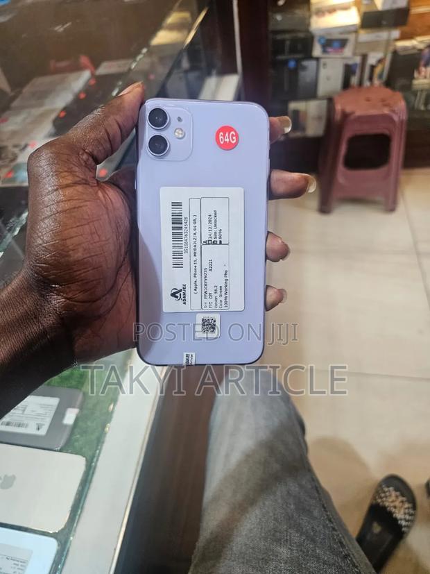Apple iPhone 11 64 GB Purple · Photo 3