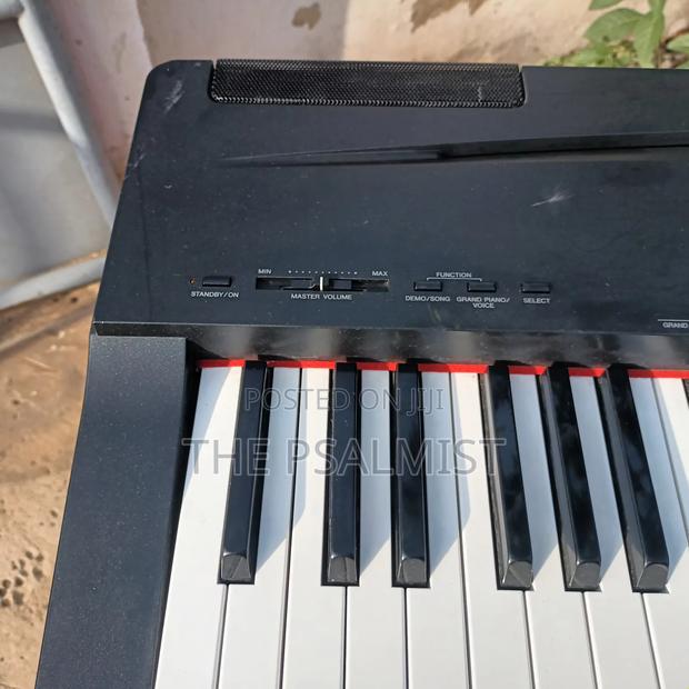 Yamaha P-70 Digital Piano 88weighted Keys photo 3