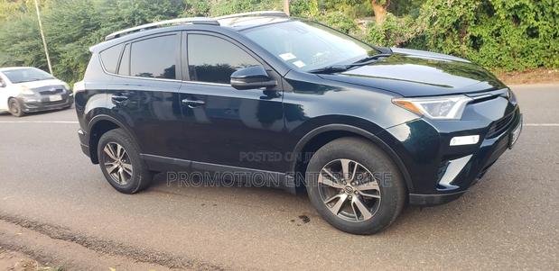 Toyota RAV4 LE AWD (2.5L 4cyl 6A) 2017 Blue