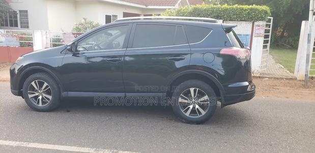 Toyota RAV4 LE AWD (2.5L 4cyl 6A) 2017 Blue