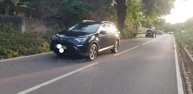 Toyota RAV4 LE AWD (2.5L 4cyl 6A) 2017 Blue