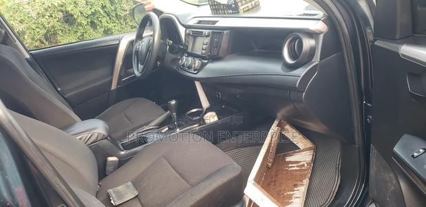 Toyota RAV4 LE AWD (2.5L 4cyl 6A) 2017 Blue