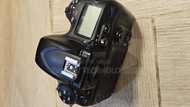 Nikon D800 Body With Battery And Charger photo 3
