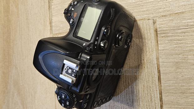 Nikon D800 Body With Battery And Charger photo 6