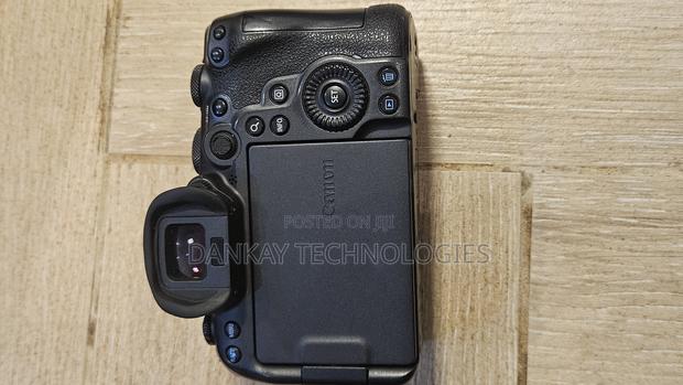 Canon R6 Camera Body With Battery And Charger photo 5