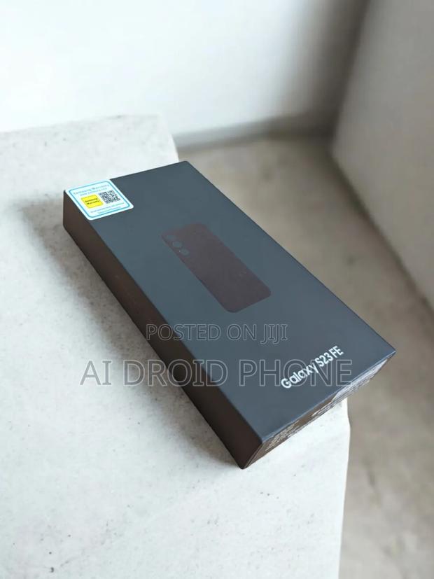 New Samsung Galaxy S23 FE 128 GB Gold photo 2