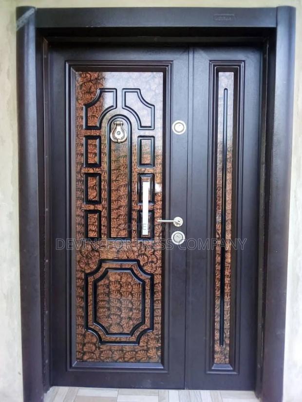 Quality Heavy Duty Door 11⁄2 With Handle Brown Color