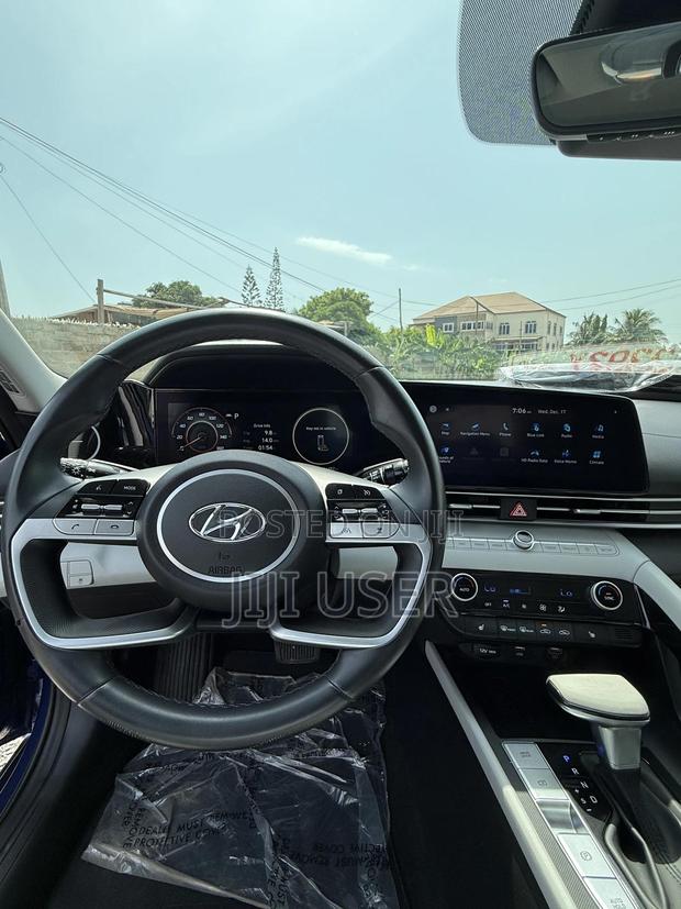 Hyundai Elantra Limited 2021 Blue