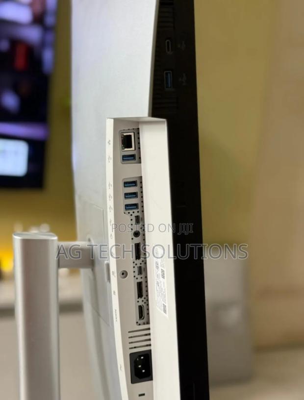 Dell Ultrasharp 27 Inches Edgeless Monitor photo 6
