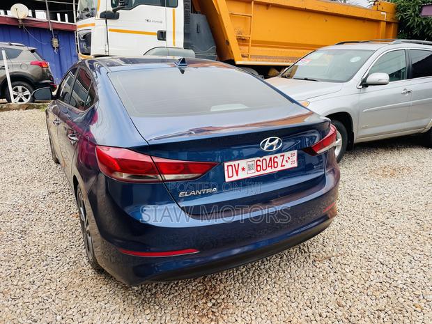 Hyundai Elantra SE Sedan FWD (2.0L 4cyl 6M) 2017 Blue