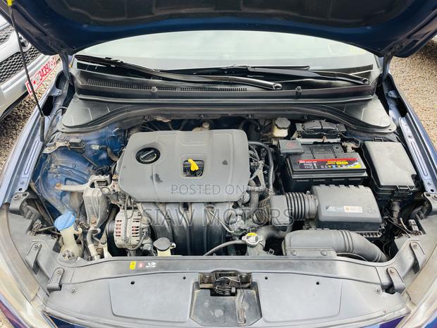 Hyundai Elantra SE Sedan FWD (2.0L 4cyl 6M) 2017 Blue