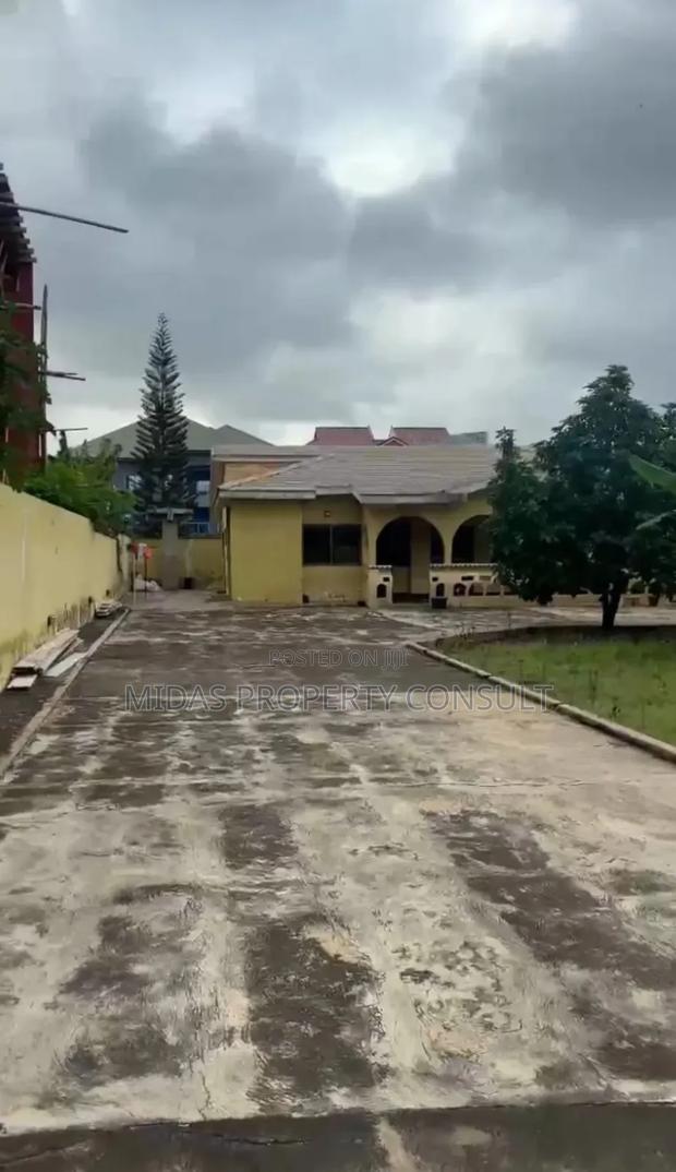 Half Plot for Sale at Hatsoo Bohye