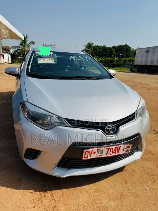Toyota Corolla LE 4dr Sedan (1.8L 4cyl CVT) 2015 Silver