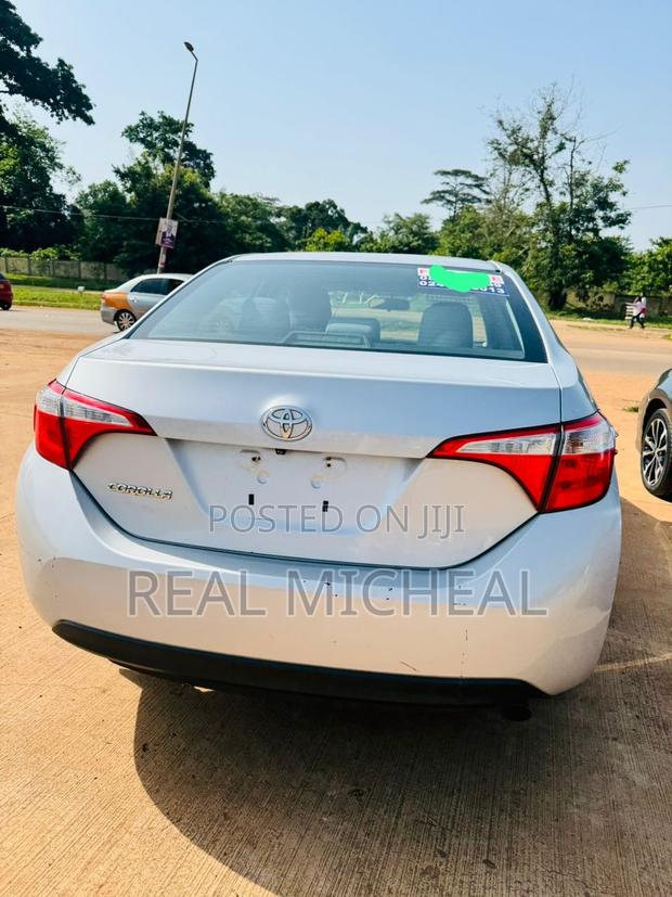 Toyota Corolla LE 4dr Sedan (1.8L 4cyl CVT) 2015 Silver