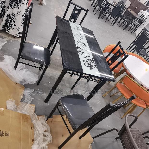 Glossy 4 Seater Dining Set · Photo 4
