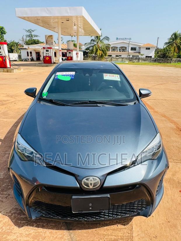 Toyota Corolla SE (1.8L 4cyl 6M) 2018 Black