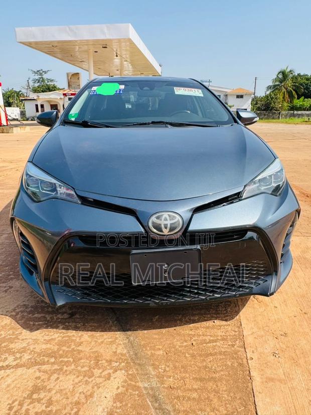 Toyota Corolla SE (1.8L 4cyl 6M) 2018 Black