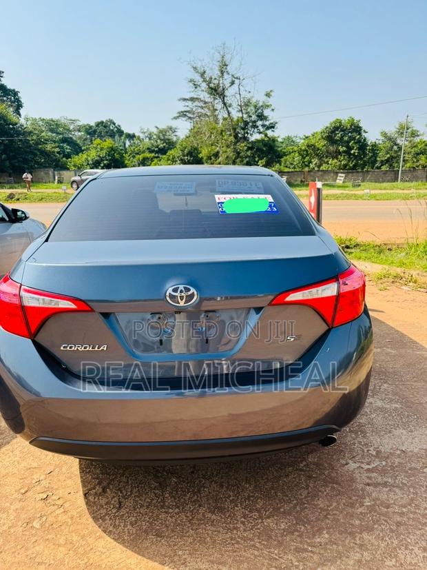 Toyota Corolla SE (1.8L 4cyl 6M) 2018 Black