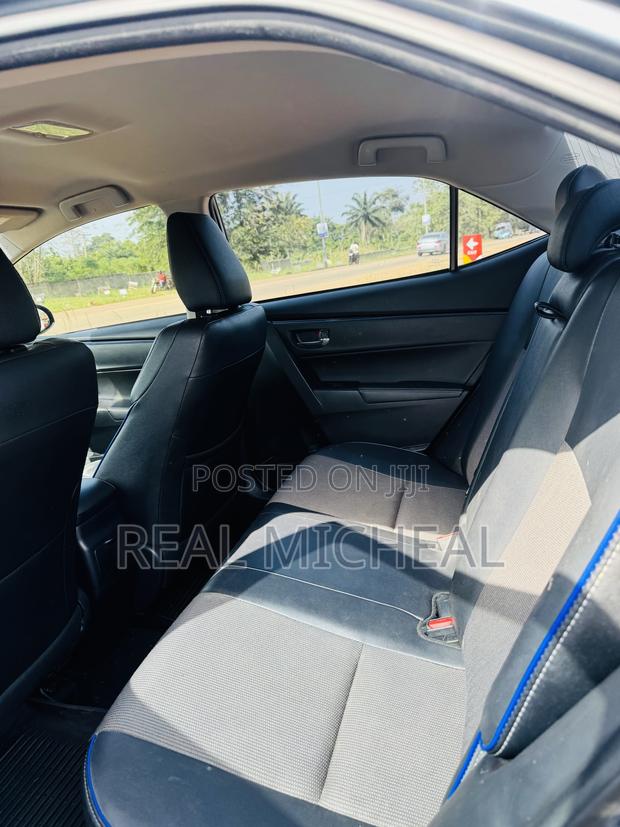 Toyota Corolla SE (1.8L 4cyl 6M) 2018 Black