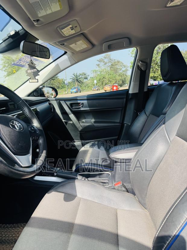 Toyota Corolla SE (1.8L 4cyl 6M) 2018 Black