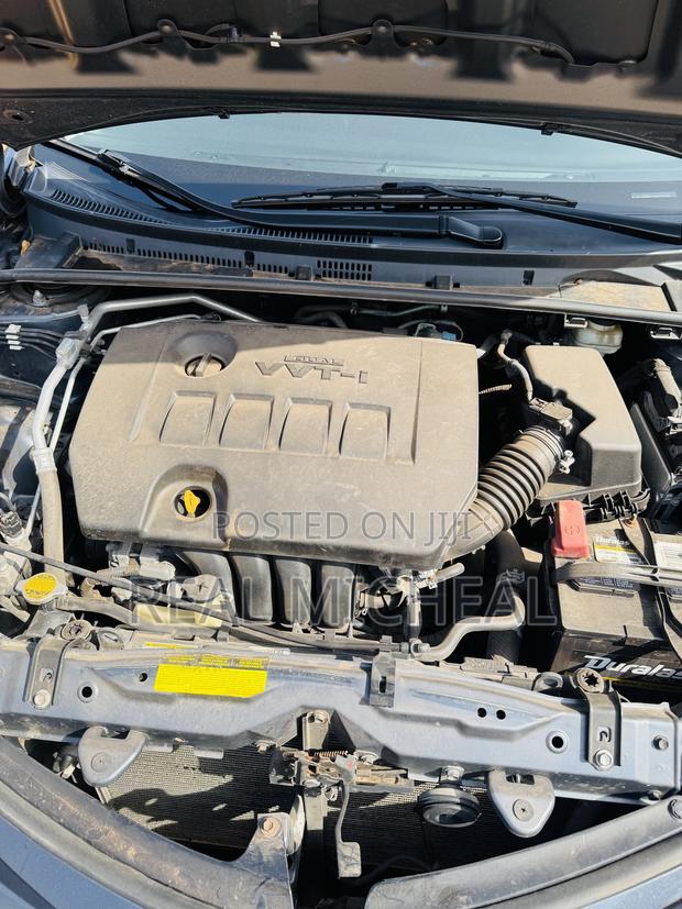 Toyota Corolla SE (1.8L 4cyl 6M) 2018 Black