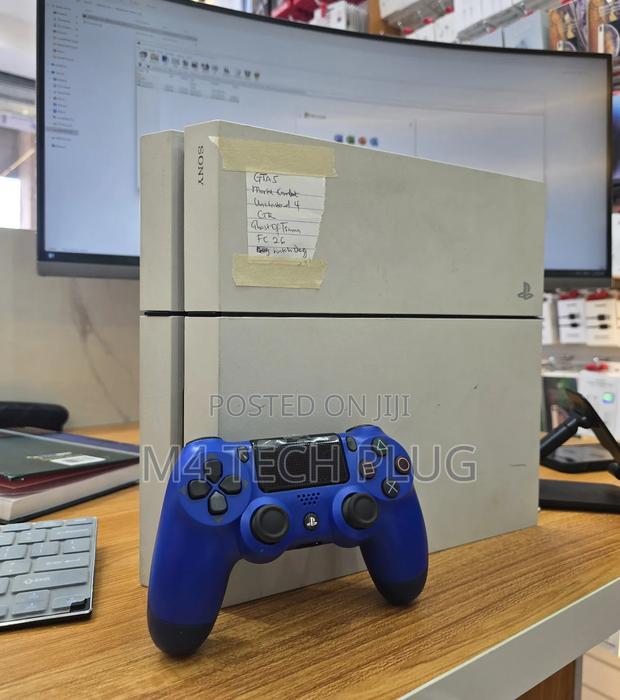 Playstation 4 Fat · Photo 2