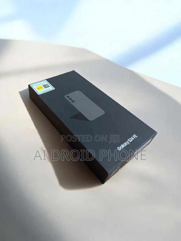 New Samsung Galaxy S24 FE 128 GB Black photo 2