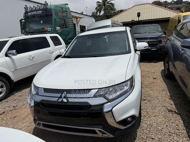 Mitsubishi Outlander SEL AWC 2019 White