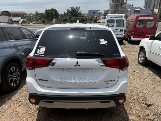 Mitsubishi Outlander SEL AWC 2019 White