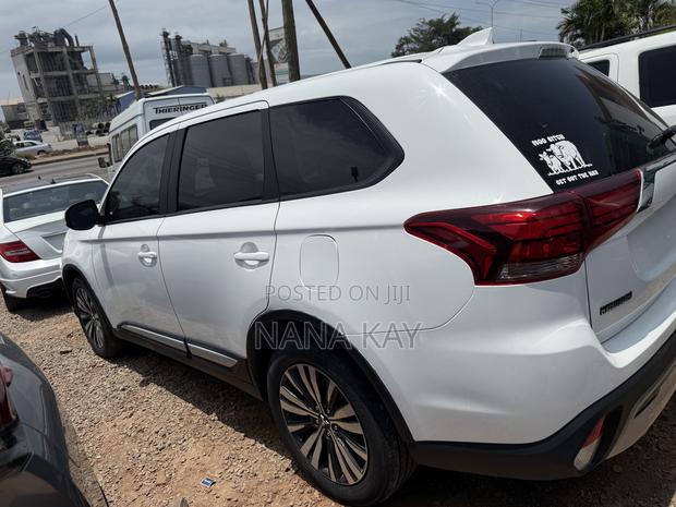 Mitsubishi Outlander SEL AWC 2019 White