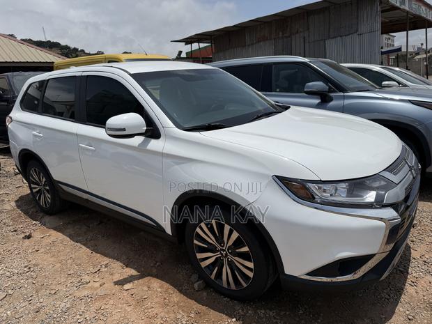 Mitsubishi Outlander SEL AWC 2019 White